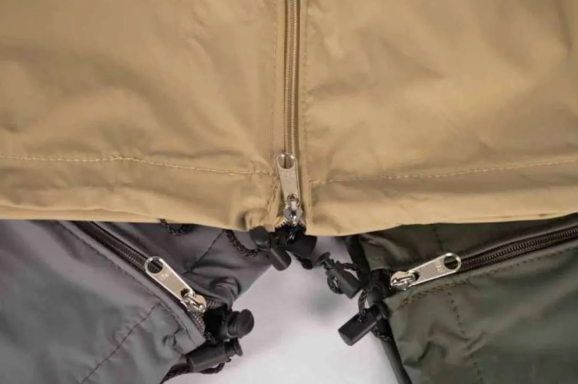 Abdeckhaube für Teak Hochlehner aufgeklappt