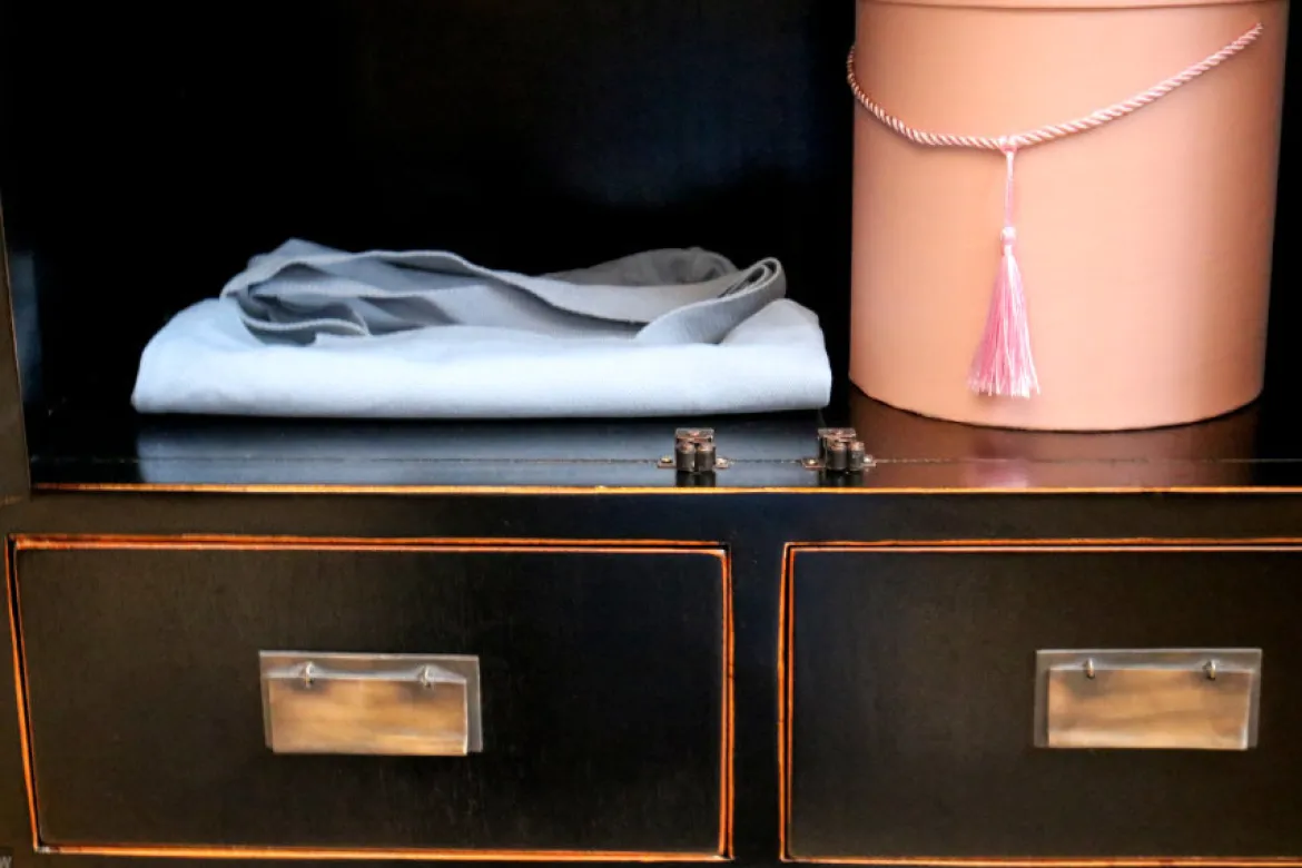Asiatischer Schrank Shanghai schwarz