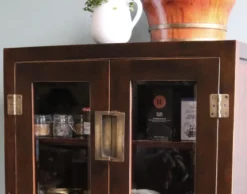 Asiatischer Vitrinenschrank Yantai braun