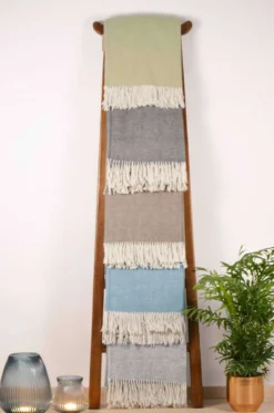 Premium Kuscheldecke in hellgrau