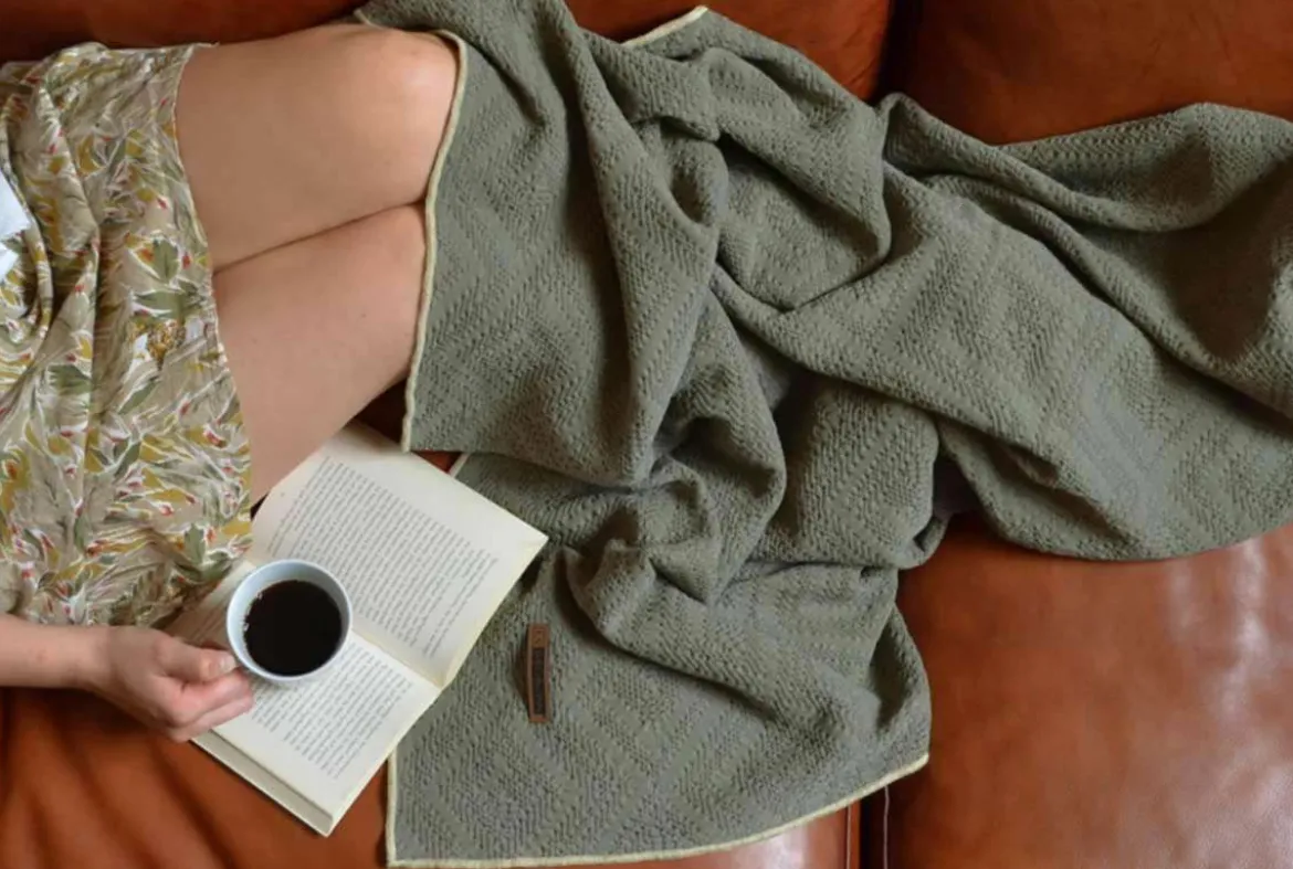 Premium Wohndecke Porto in khaki