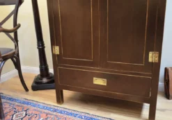 Schrank braun asiatischer Stil
