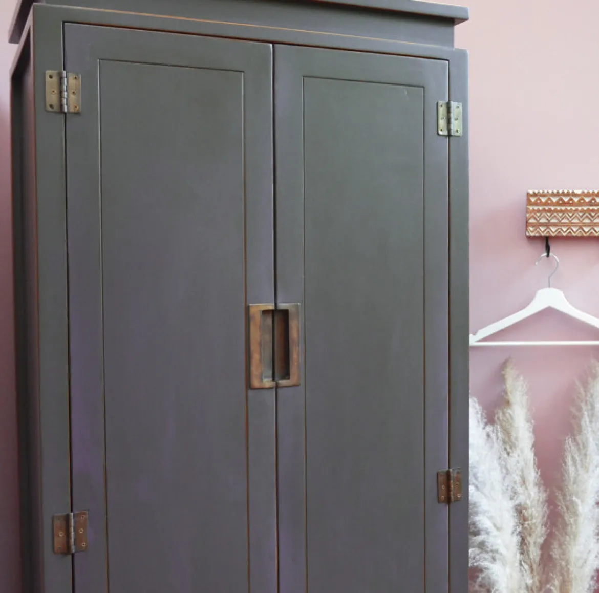 Schrank grau