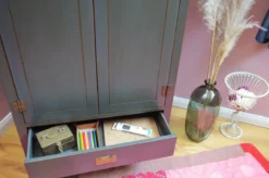 Schrank grau