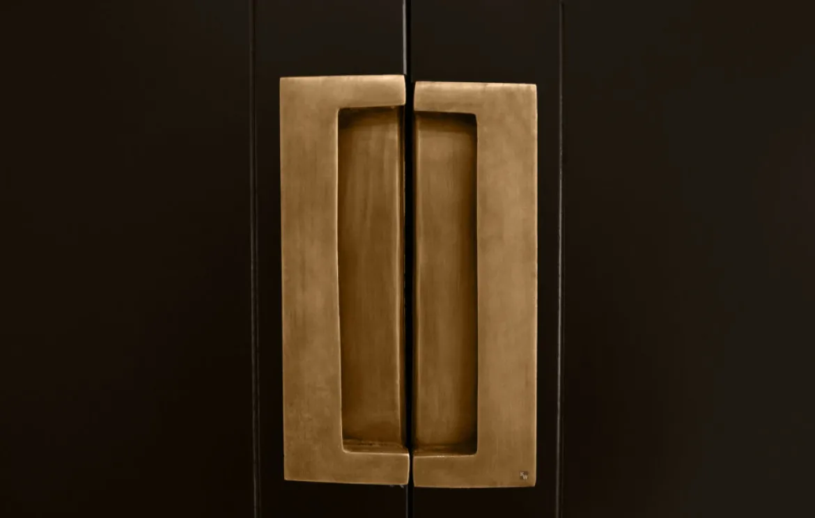 Schrank schwarz asiatsicher Stil