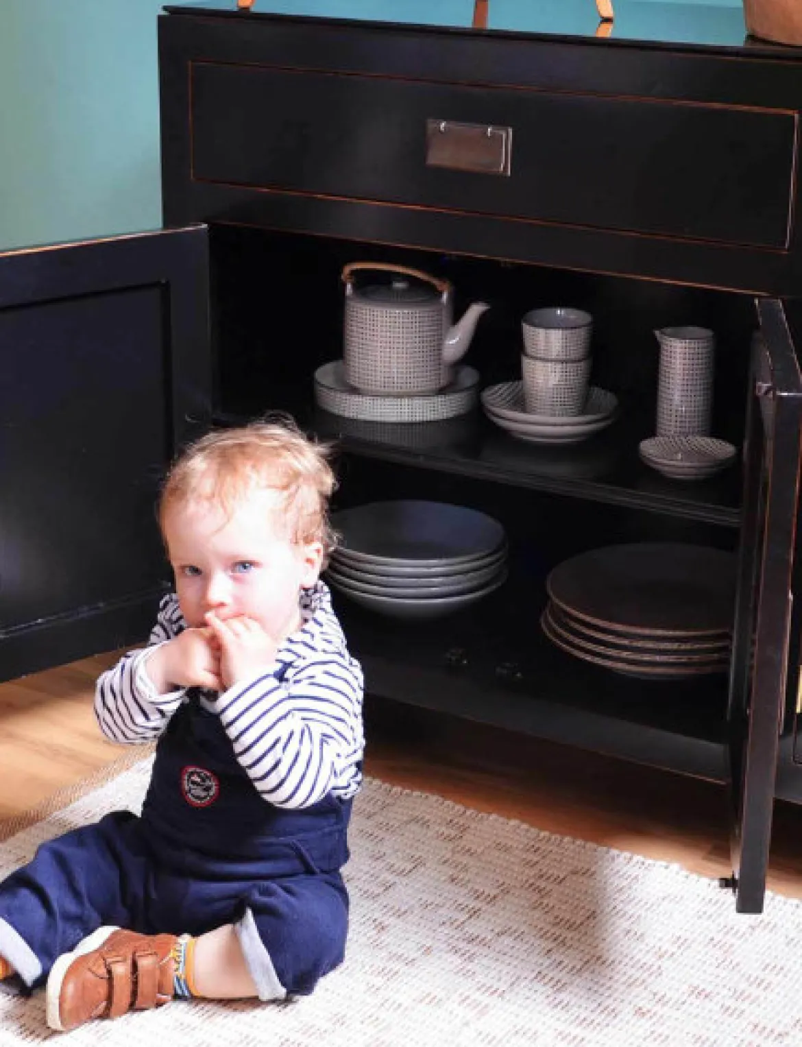Sideboard im asiatischen Stil schwarz