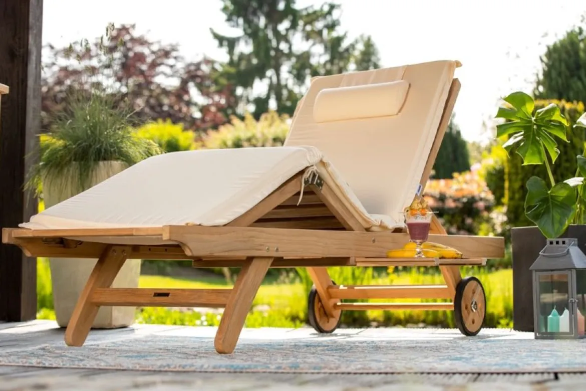 Teak Liege Savona mit Knick