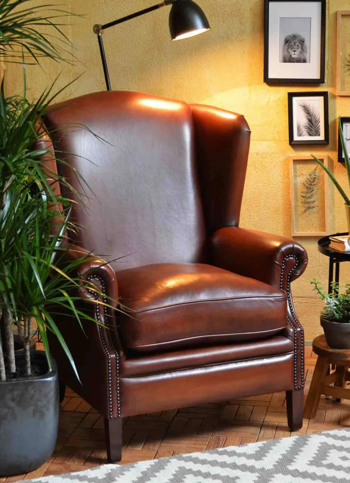 Wing Chair Vintage dark brown